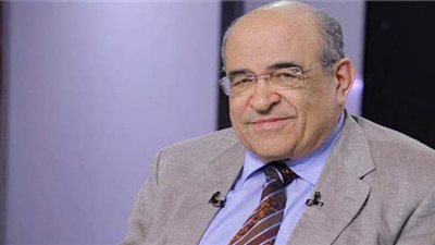 مدير مكتبة الإسكندرية يكرم أسرتي الشهيدين 