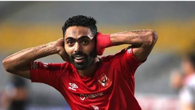 ثلاثى الأهلي يدعم اللاعبين بفندق الإقامة قبل مواجهة الحسم