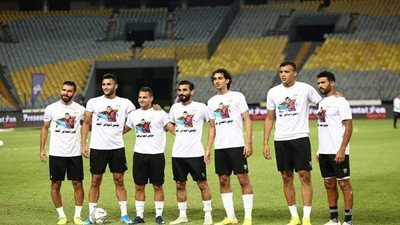 مؤمن دائما في القلب.. لاعبو الاتحاد يرتدون تيشيرتات دعم مؤمن زكريا | صور