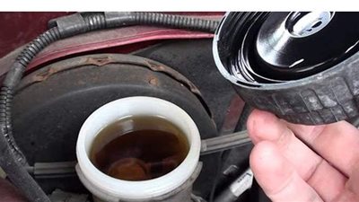 مواصفات زيت الفرامل ومدى صلاحيته وموعد تغييره