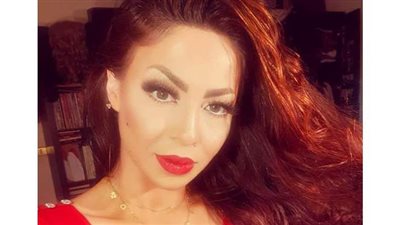 دوللي شاهين تنفي حملها: شائعات