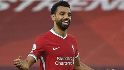 أسطورة مان يونايتد يتغنى بمحمد صلاح: يشبه كريستيانو رونالدو وأفضل من ماني