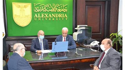وزير الاتصالات وجامعة الإسكندرية يوقعان اتفاقية تعاون بينهما