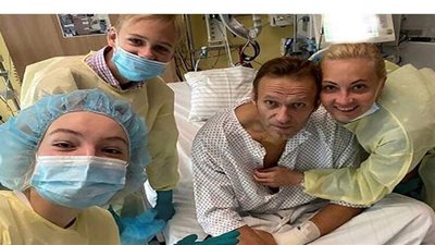 أول صورة لنافالني بعد استفاقته من الغيبوية