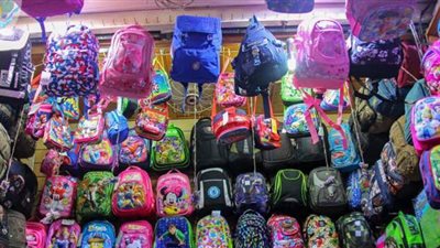 أسعار الشنط المدرسية داخل السلاسل قبل انطلاق الدراسة