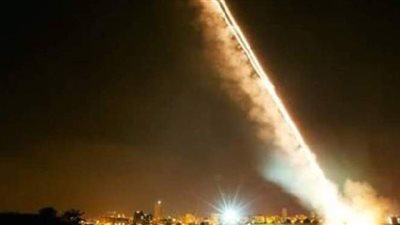 لحظة سقوط صاروخ من غزة على مدينة أسدود المحتلة  | فيديو