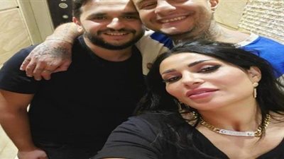 أحمد الفيشاوي برفقة زوجته ونجوم مسرح مصر