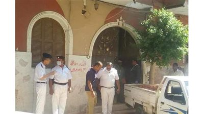 إيقاف أعمال لحالة بناء مخالف بالمنيا | صور