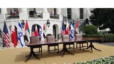 السفارة الإسرائيلية بواشنطن تنشر صورة  طاولة توقيع اتفاق السلام بالبيت الأبيض