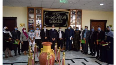 محافظ جنوب سيناء يكرم مدير عام التربية والتعليم ومديري الإدارات