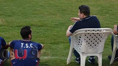 رضا عبدالعال يجتمع بلاعبي طنطا قبل مران الفريق | صور