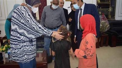 محافظ المنيا يكلف نائبه بمتابعة حالة طفلتين بلا مأوى وتوفير الرعاية لهما