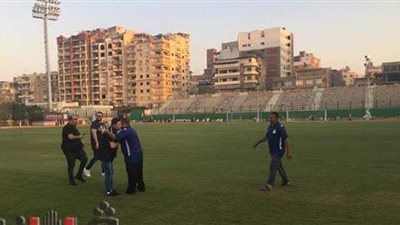 شاهد.. استقبال وحفاوة من عمال نادي طنطا بـ رضا عبدالعال بعد سبع سنوات