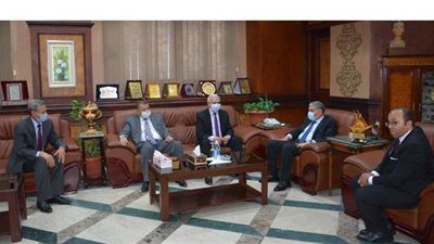 محافظ المنيا يستقبل وفدا من  النيابة الإدارية | صور