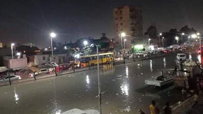 زحام مروري بمحور الأوتوستراد بسبب كسر ماسورة مياه