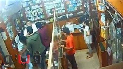 أمن الشرقية : جار ضبط المعتدي على عامل بإحدى صيدليات الشرقية | فيديو