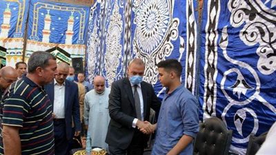 محافظ القليوبية يقدم واجب العزاء لأسرة شهيد الشرطة بمدينة شبين القناطر