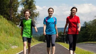 أبرزها تخفيف الاكتئاب والقلق .. 4 فوائد صحية  للمشي