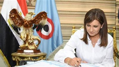 الهجرة تنظم للوفد الشبابي زيارة إلى إحدى القواعد الجوية ومعايشة ليوم فى حياة طيار