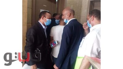 بالكمامة والتباعد الاجتماعي.. مرشحو النواب المحتملين يتقدمون بأوراقهم في قنا | صور