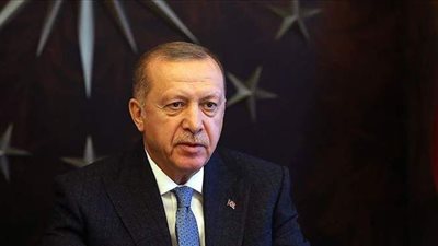 أردوغان يهاجم ماكرون ويصفه بـ