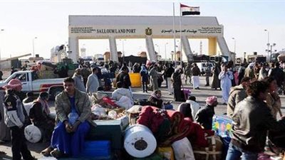 محافظ مطروح يستقبل ٦ مصريين بعد تحريرهم من الاختطاف في ليبيا