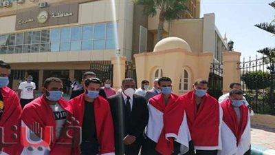 الصور الأولى للمصريين المحررين من الاختطاف في ليبيا بعد وصولهم أرض الوطن