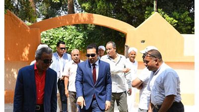 نائب محافظ قنا يتفقد أعمال تطوير الوحدة الصحية بدندرة