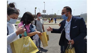 70 سائحا على متن أولى رحلات الطيران العارض من أرمينيا إلى شرم الشيخ | صور