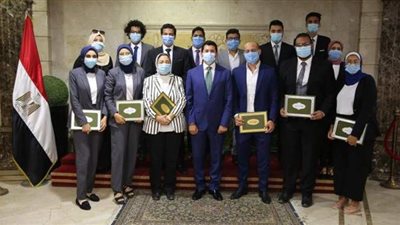 وزير الشباب يكرم الفائزين بكأس العالم فى بطولة النشاط الطلابي لخدمة المجتمع