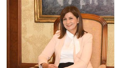 وزيرة الهجرة تصل 