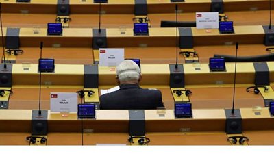 البرلمان الأوروبي يبدي تضامنه مع اليونان وقبرص.. ويتوعد تركيا بعقوبات جديدة