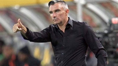 حقيقة منع سائق تاكسي لكارتيرون من الوصول للمطار بعد فسخ عقده مع الزمالك | فيديو