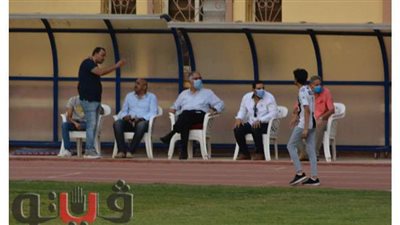 فايز عريبي يساند لاعبي طنطا قبل مباراة نادي مصر | صور