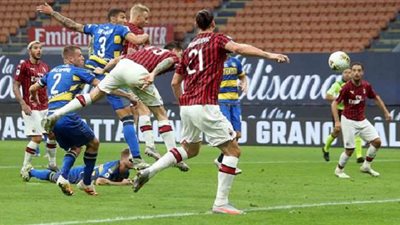 ميلان يحقق فوزا ثمينا في الدوري الأوروبي