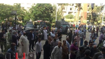 اشتباكات بين مرشحين محتملين لانتخابات النواب أمام مجمع محاكم المنصورة | فيديو