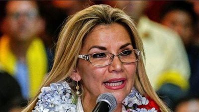 رئيسة بوليفيا المؤقتة تنسحب من سباق الانتخابات