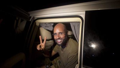 صور سيف الإسلام القذافي على جدران ليبيا وسط دعوات لترشحه