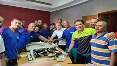 أكاديمية الخطيب تنهي علاقتها مع مدربي الناشئين بالأهلي باحتفالية مصغرة