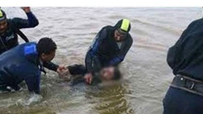 انتشال جثة غريق في بحر شبين بالسنطة