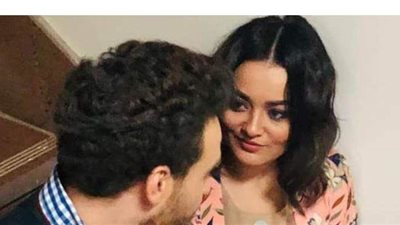 علاء مرسي عن راندا البحيري: قلب أبيض ماشي في الحياة.. بس دي عطلة في التمثيل | فيديو