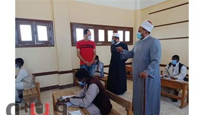 رئيس منطقة البحر الأحمر الأزهرية يتابع امتحانات الثانوية بحلايب | صور