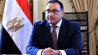 رئيس الوزراء يشهد صب حوائط الدور 