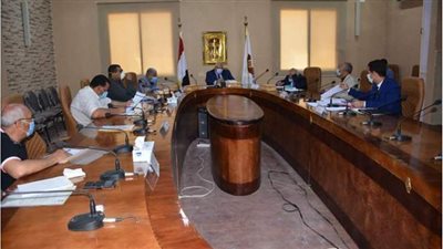 محافظ الوادي الجديد يترأس لجنه اختيار المتقدمين لشغل وظائف قيادية بالزراعة