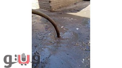إزالة مياه الصرف خلف سينما النصر بفاقوس في الشرقية