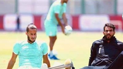 الأهلي يزيل صور شريف إكرامي ورمضان صبحي من احتفالات التتويج بالدوري