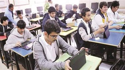 27 مصريا يكتسحون القائمة.. وزير التعليم الكويتي يعلن أسماء أوائل الثانوية العامة