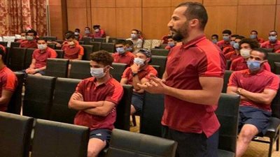 أبو العينين يجتمع مع لاعبي سيراميكا قبل مواجهة كوكا كولا  | صور