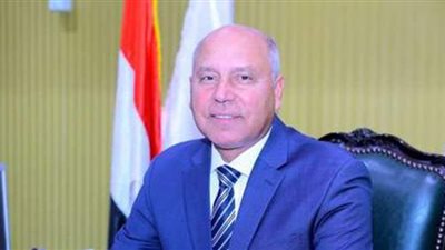 وزير النقل يتابع مشروعات الصعيد ومحاور النيل