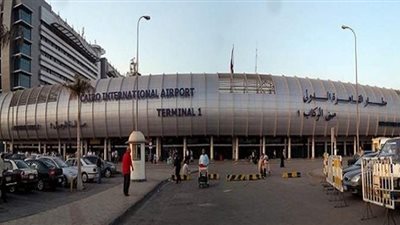 التحقيق مع راكب حاول تهريب 5 الاف قرص مخدر في المطار